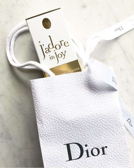 J'adore in Joy di Dior, frangranza floreale
