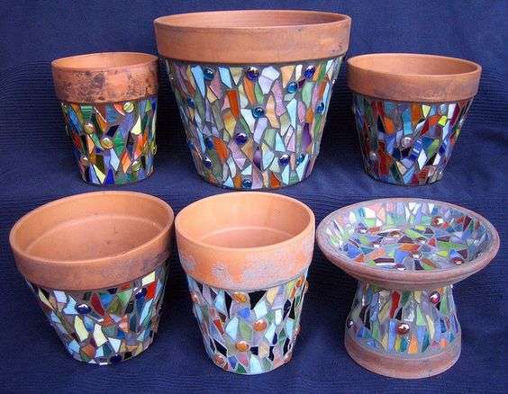 Mosaico con vasi rotti