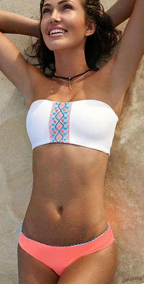 Bikini a fascia con dettagli etnici
