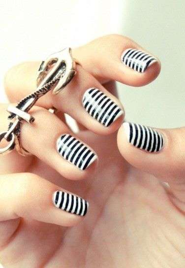 Nail art a strisce