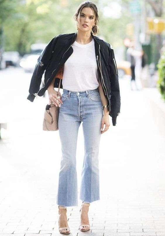 Cropped flare jeans con bomber
