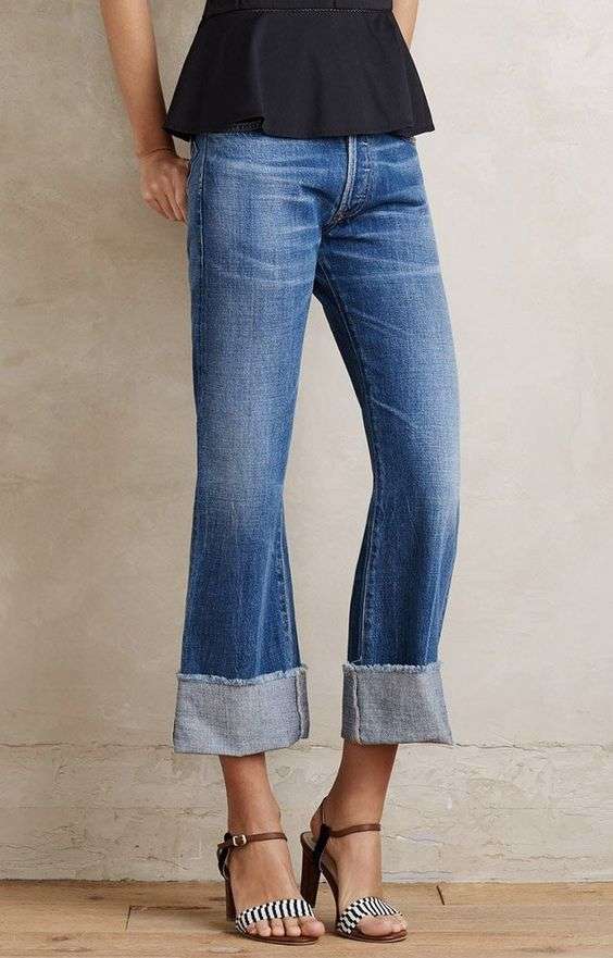 Cropped flare jeans con risvolto