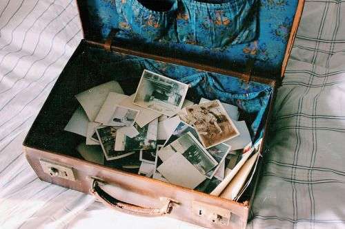 Vecchia valigia per contenere foto
