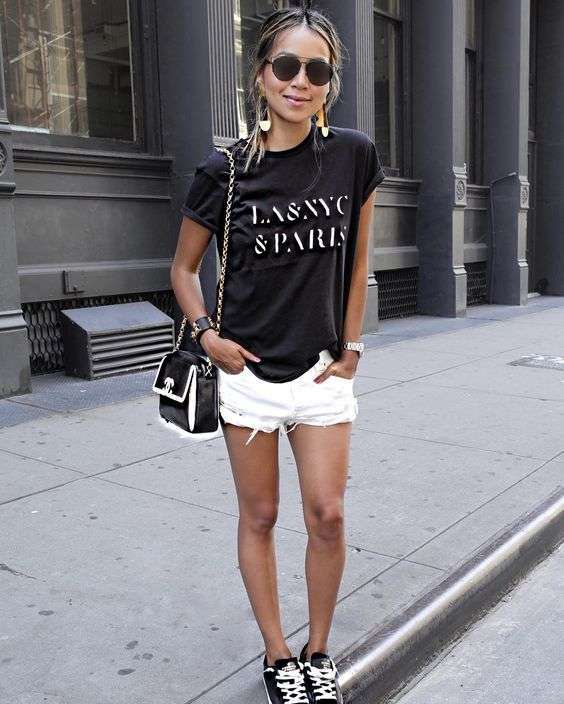 Look casual con shorts bianchi