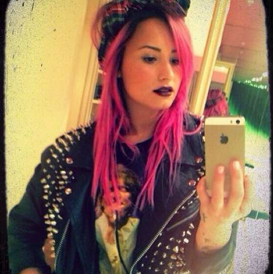 Foto social selfie gennaio 2014 - Demi Lovato