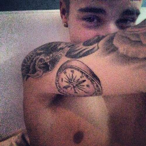 Tutti i tatuaggi di Justin Bieber: la bussola