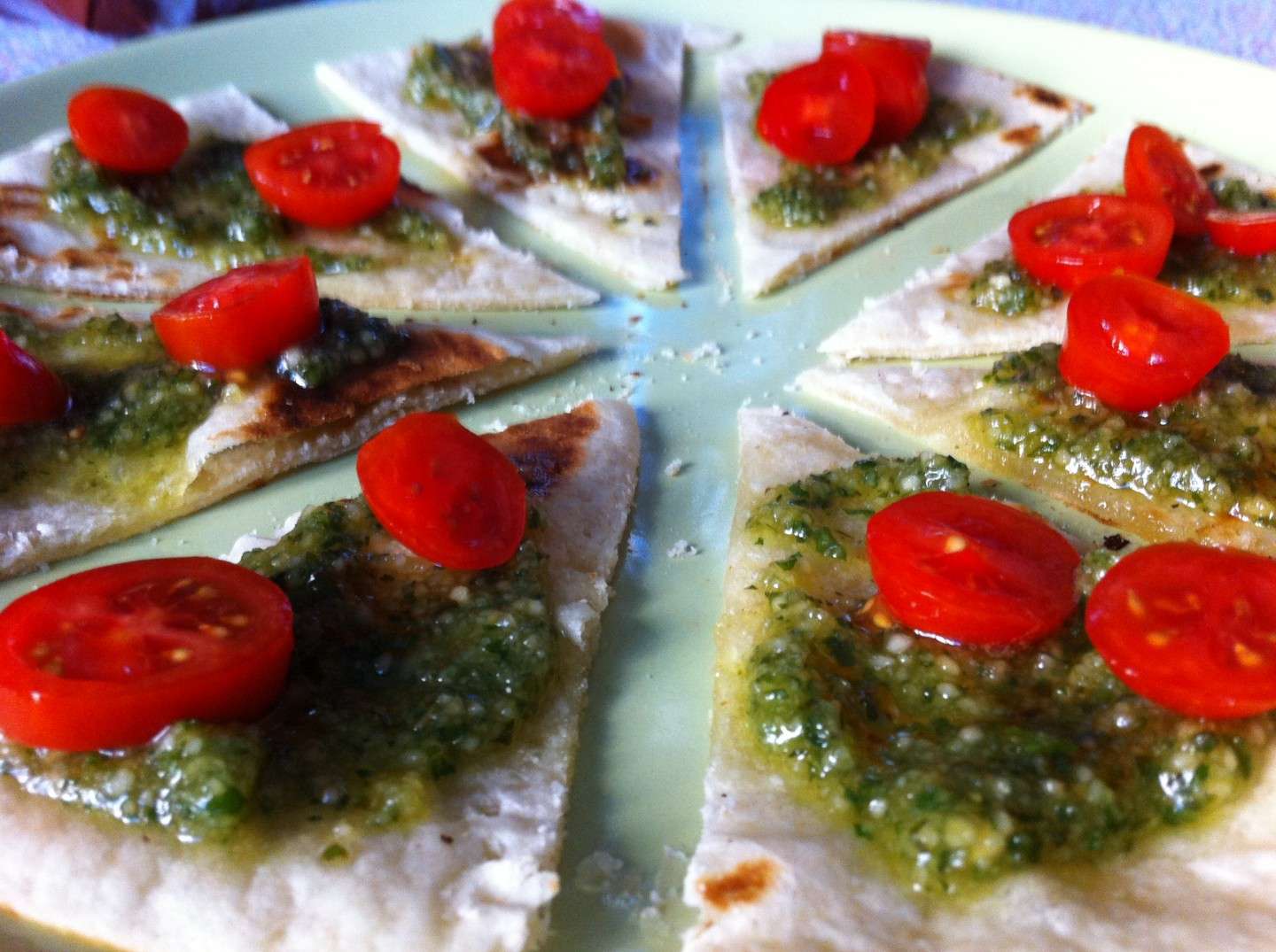 Piadina pesto e pomodorini