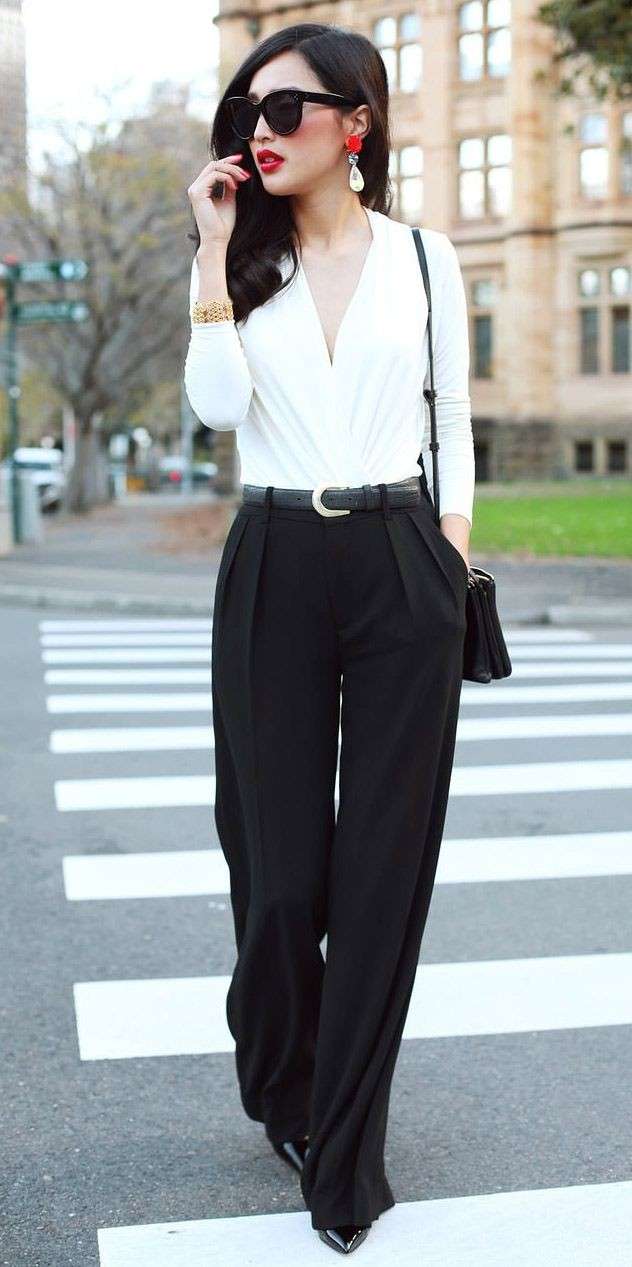 Outfit per una festa di compleanno: pantaloni neri a vita alta