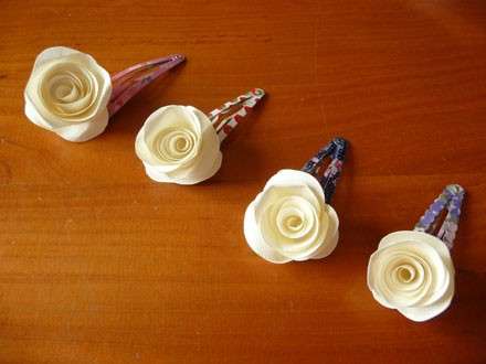 pinze per capelli con fiori