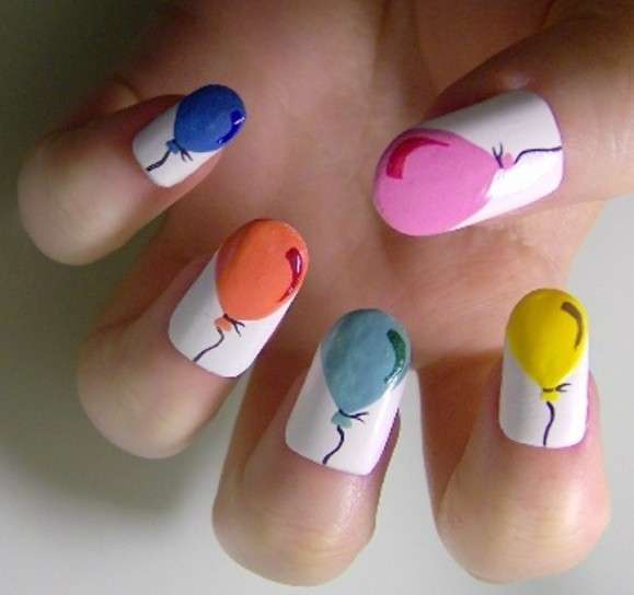Simpatica nail art con palloncini