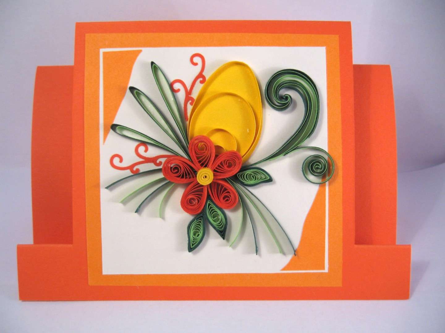 Biglietto di Pasqua arancione con quilling