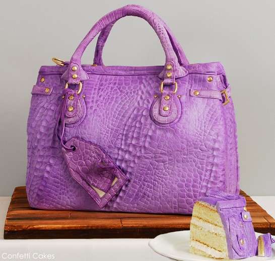 Torta con borsa viola