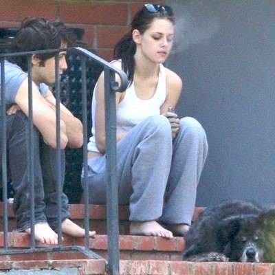 Kristen Stewart fuma