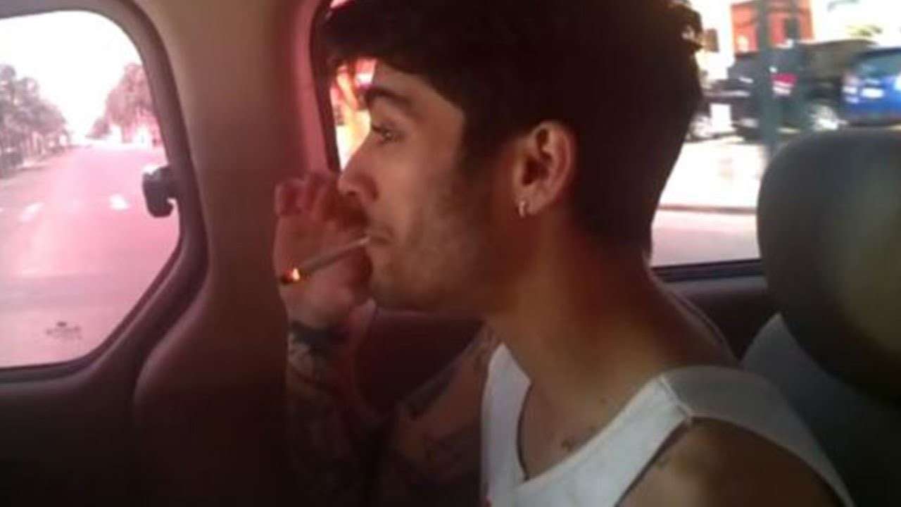 Zayn Malik che fuma