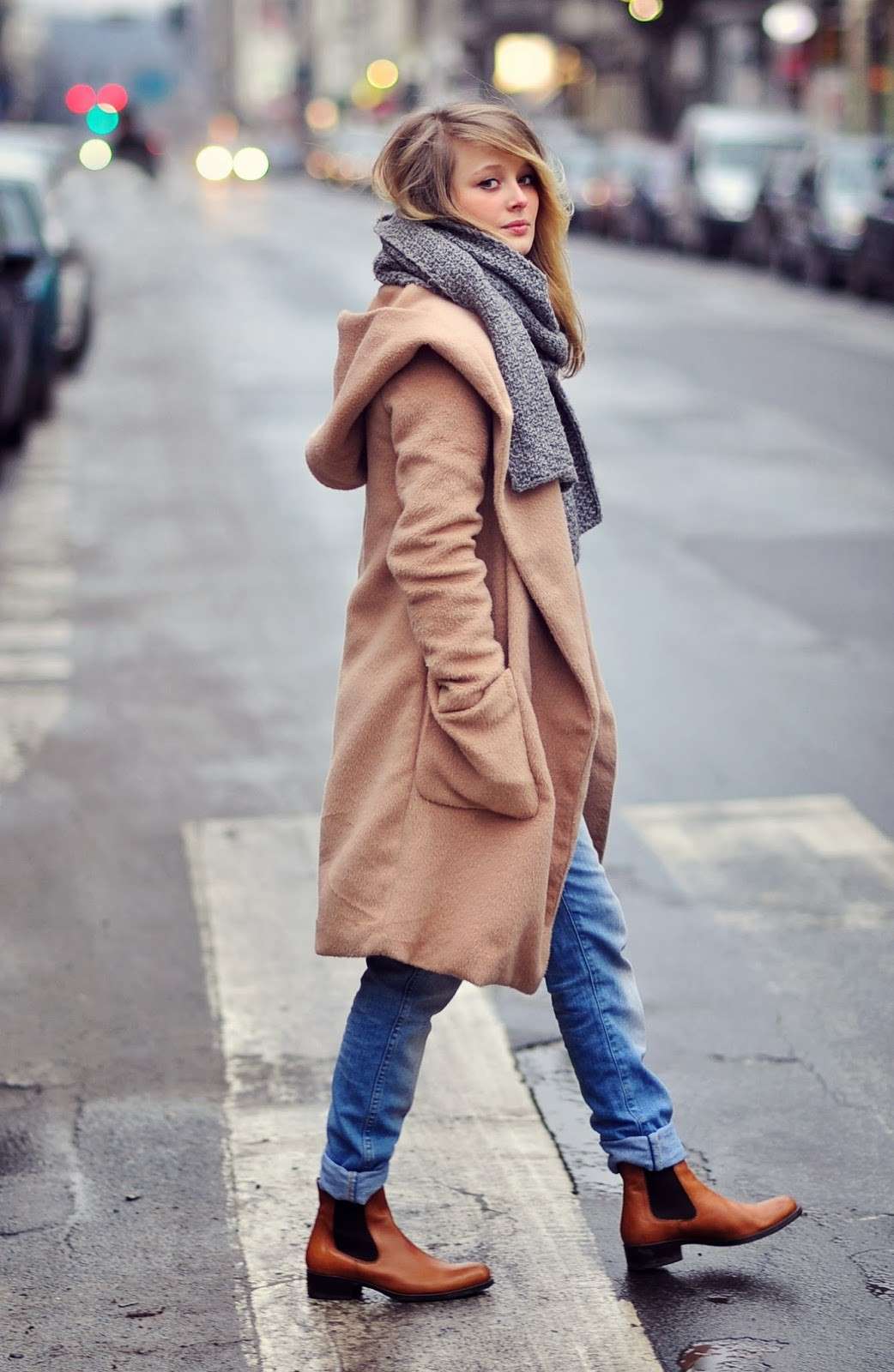 Jeans con risvolto e cappotto