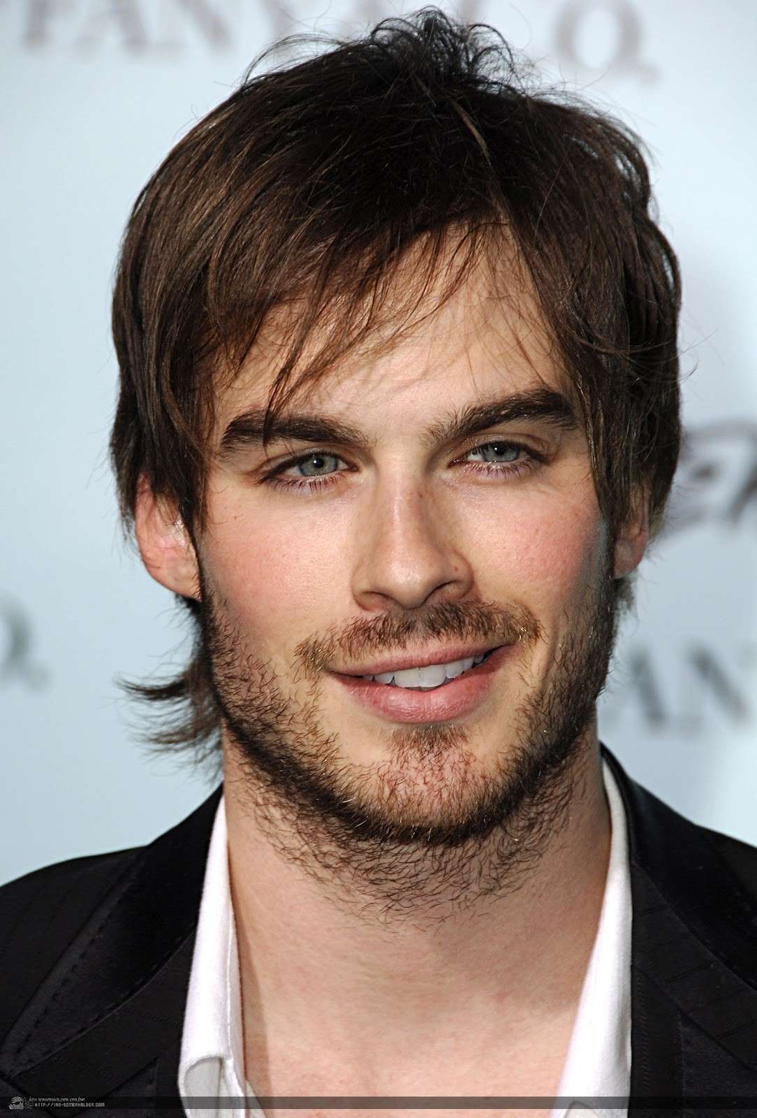 Ian Somerhalder con capelli lunghi e ciuffo